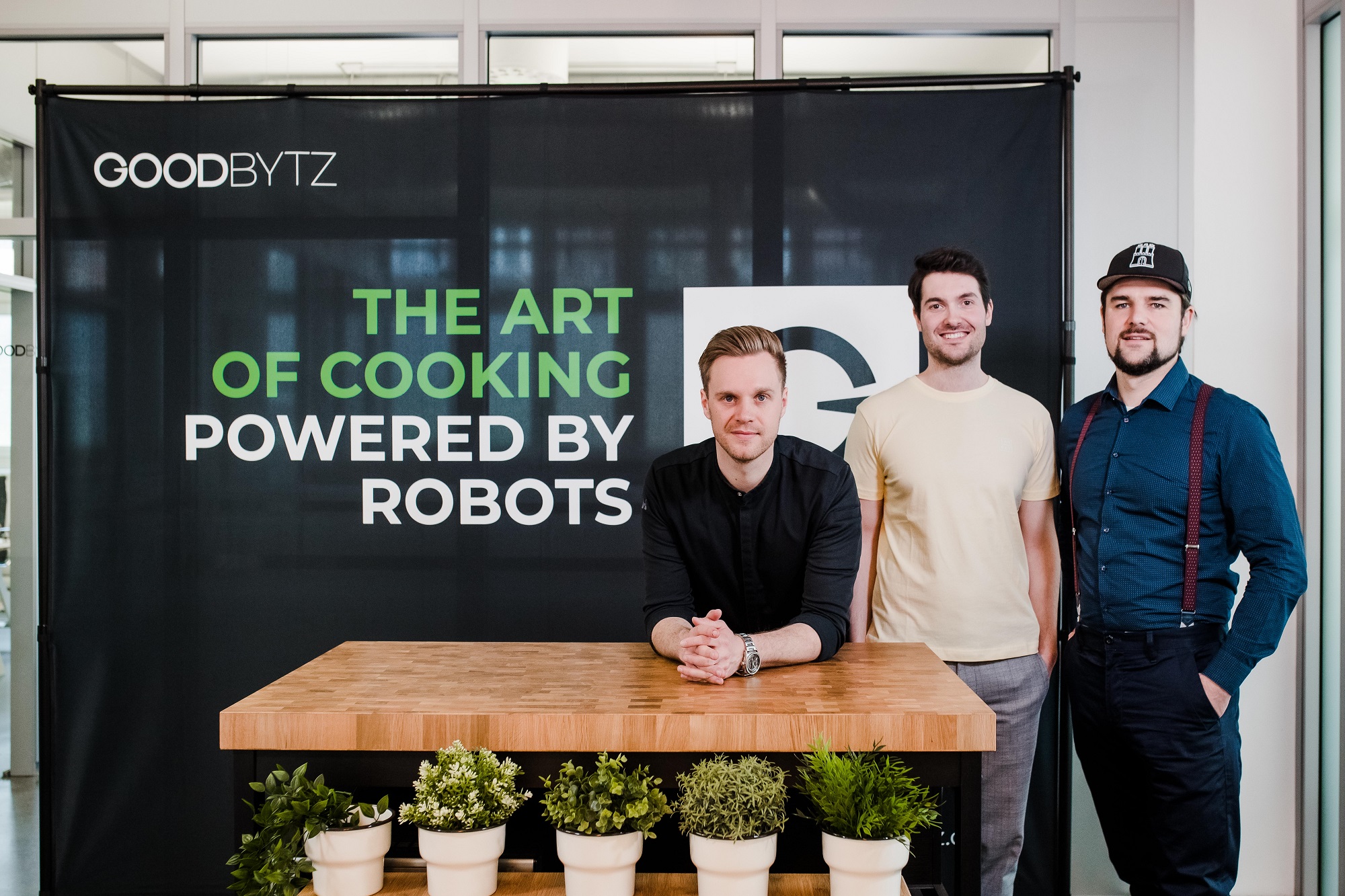 Das Gründer-Team von Good Bytz will mit Robotern die Profiküchen revolutionieren (v.l.): Hendrik Susemihl, Kevin Deutmarg und Philipp von Stürmer. Foto: Good Bytz
