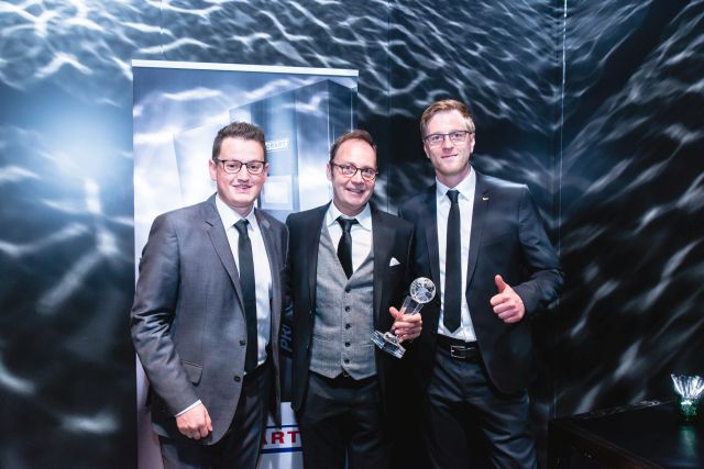 Das Hobart-Team freut sich über die FCSI Auszeichnung ‚Manufacturer of the Year‘ (v.l.n.r.): Adrian Penner, Philippe Varrailhon und Stefan Festerling
