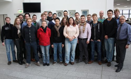 Thomas Beile, Leiter des Studiengangs Catering-Management (2.v.r.) freut sich gemeinsam mit den Studierenden auf den praxisnahen Unterricht der Referenten von Netzwerk Culinaria. Foto: Netzwerk Culinaria