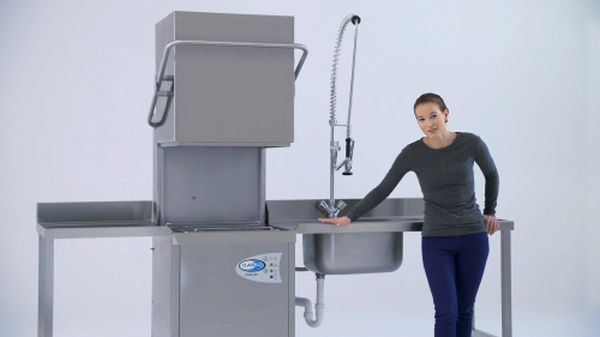 Dank der neuen Produktfilme von Classeq bleibt dem Betrachter die Einfachheit und Robustheit der Produkte, wie beispielsweise der Haubenspülmaschine, besser im Kopf. Foto: Classeq